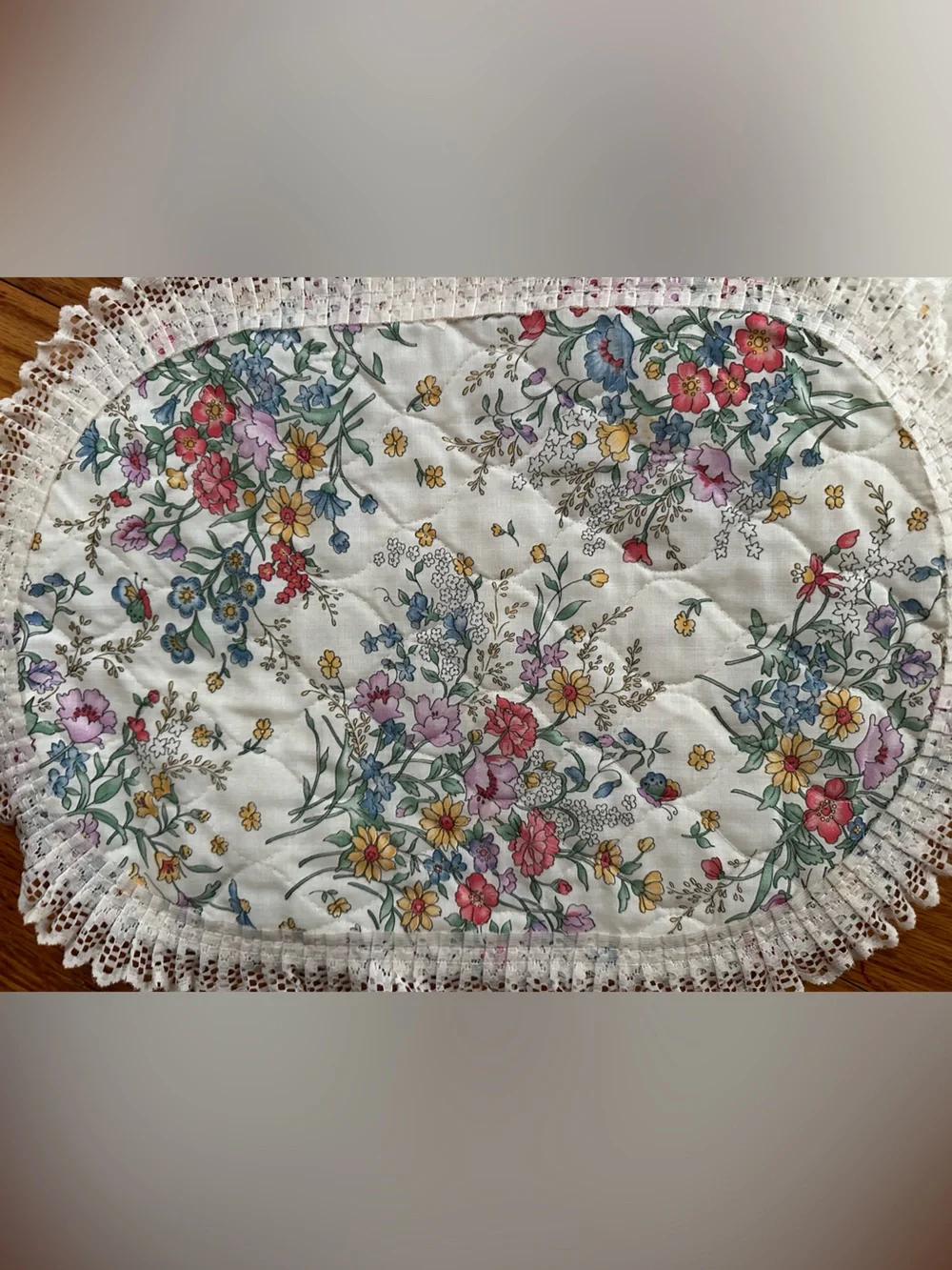 Vintage Quilted Floral Placemats Set of 4 -Oval Lace Trim Wildflower Cottagecore